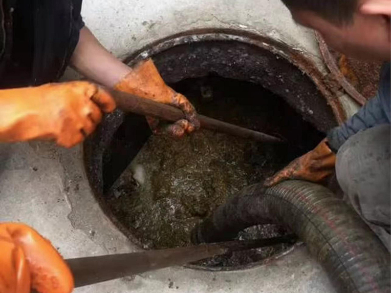 兴文清理化粪池时如何避免沼气的危害?